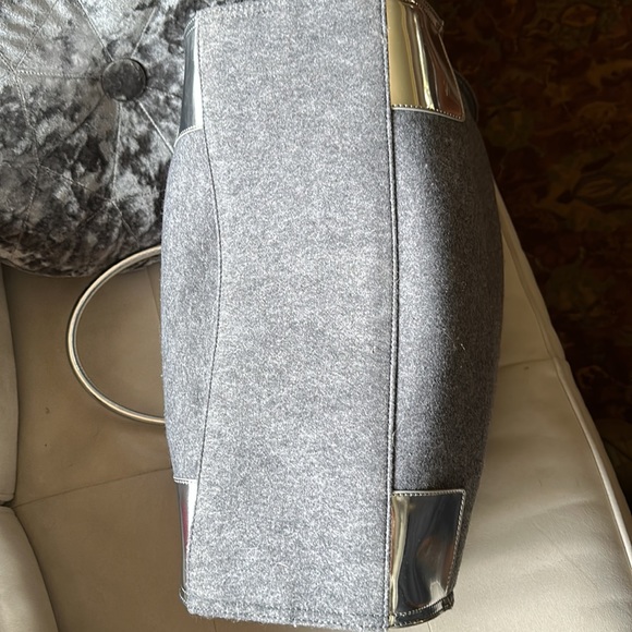 Tory Burch Tote - Picture 5 of 7